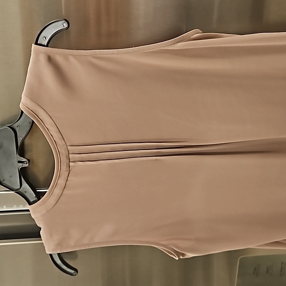 💕PLEIONE💕 Sleeveless Blouse with Pleating Detail ~ Taupe Small - Picture 4 of 8